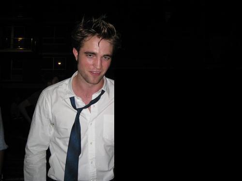 RobertPattinsonwithfan07302009-3