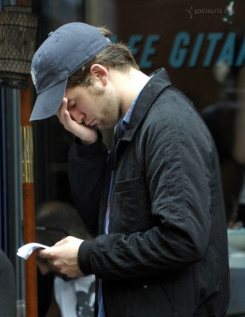 gallery_enlarged-robert-pattinson-remember-me-08042009-39