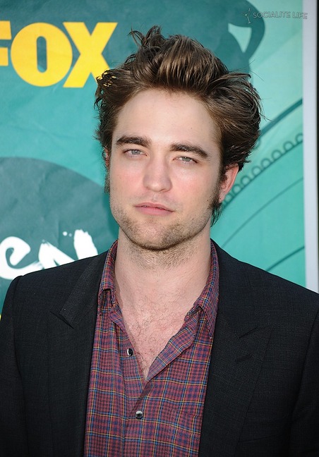 post_image-robert-pattinson-teen-choice-awards-2009-08102009-01