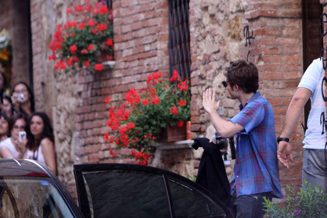 robert-pattinson-new-moon-set-1