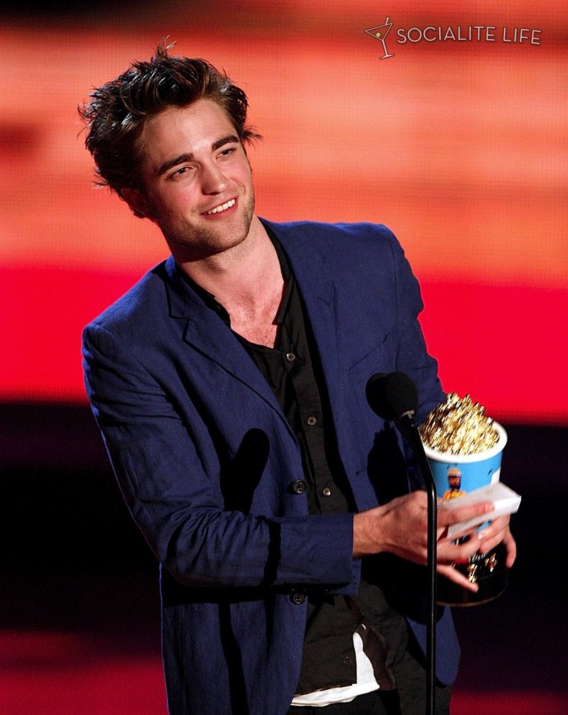 gallery_enlarged-robertpattinson-2009-mtv-movie-awards-red-carpet-05312009-01