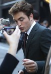 robert-pattinson-water-for-elephants-premiere-04172011-04-430×626