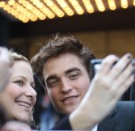 robert-pattinson-water-for-elephants-premiere-04172011-05-430×419