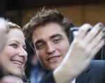 robert-pattinson-water-for-elephants-premiere-04172011-07-430×342