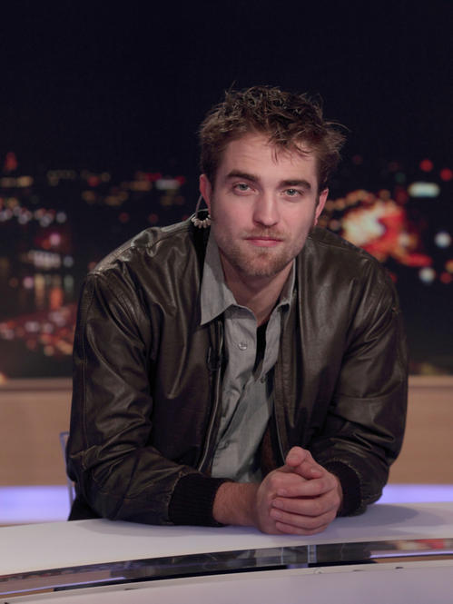 Robert Pattinson promoting Twilight 4 on JT de 20H00 sur TF1