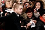 pattinsonlifeberlinredcarpet2012 (10)