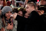 pattinsonlifeberlinredcarpet2012 (7)
