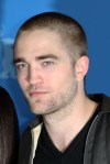 ROBERT PATTINSON mit rasiertem Kopf beim ‘Bel Ami’ Fotocall in&nbsp;Berlin