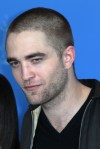 ROBERT PATTINSON mit rasiertem Kopf beim ‘Bel Ami’ Fotocall in&nbsp;Berlin