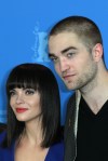 ROBERT PATTINSON mit rasiertem Kopf beim ‘Bel Ami’ Fotocall in&nbsp;Berlin