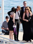 ROBERT PATTINSON steigt in Cannes aus einer&nbsp;Yacht