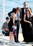 ROBERT PATTINSON steigt in Cannes aus einer&nbsp;Yacht
