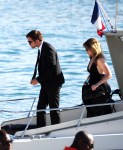ROBERT PATTINSON steigt in Cannes aus einer&nbsp;Yacht