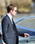 ROBERT PATTINSON steigt in Cannes aus einer&nbsp;Yacht