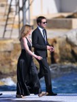 ROBERT PATTINSON steigt in Cannes aus einer&nbsp;Yacht