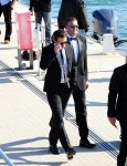 ROBERT PATTINSON steigt in Cannes aus einer Yacht