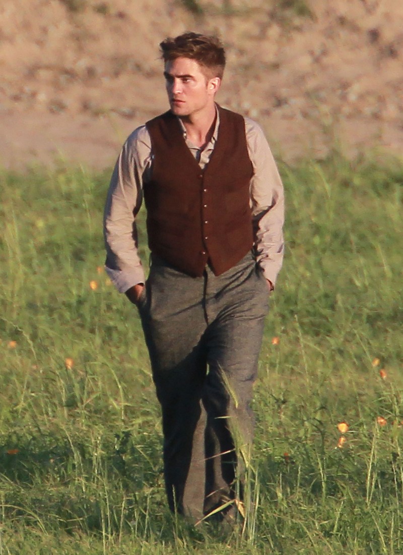 Robert Pattinson Continues Filming "Water For Elephants"