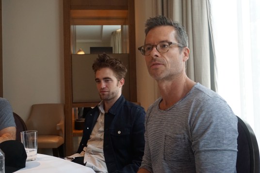 Robert-Pattinson-and-Guy-Pearce-at-The-Rover-interview