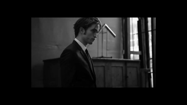 BTS Video of Robert Pattinson s Dior Photoshoot by Peter Lindbergh - 2016.mp4_20160528_150530.504